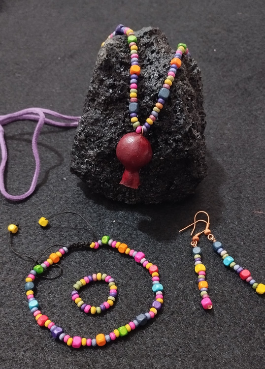 دستبند فانتزی یلدایی