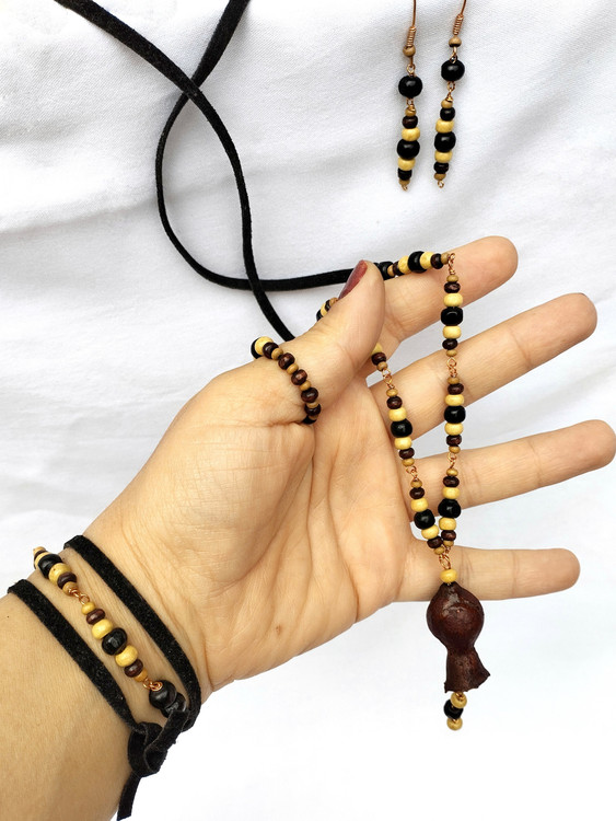 ست گردنبند چوب و چرم یلدایی انار خشک