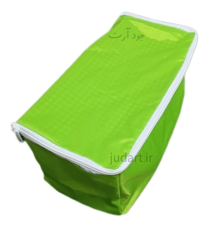 کیسه نان و سبزی در دار